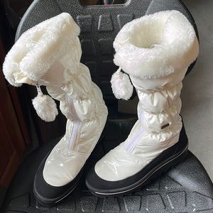 New Pajar white toboggan boots size 7-7.5